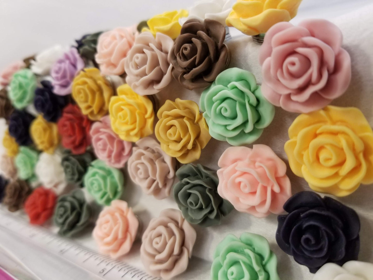 Rose Cover Minders, Vintage colors 20mm