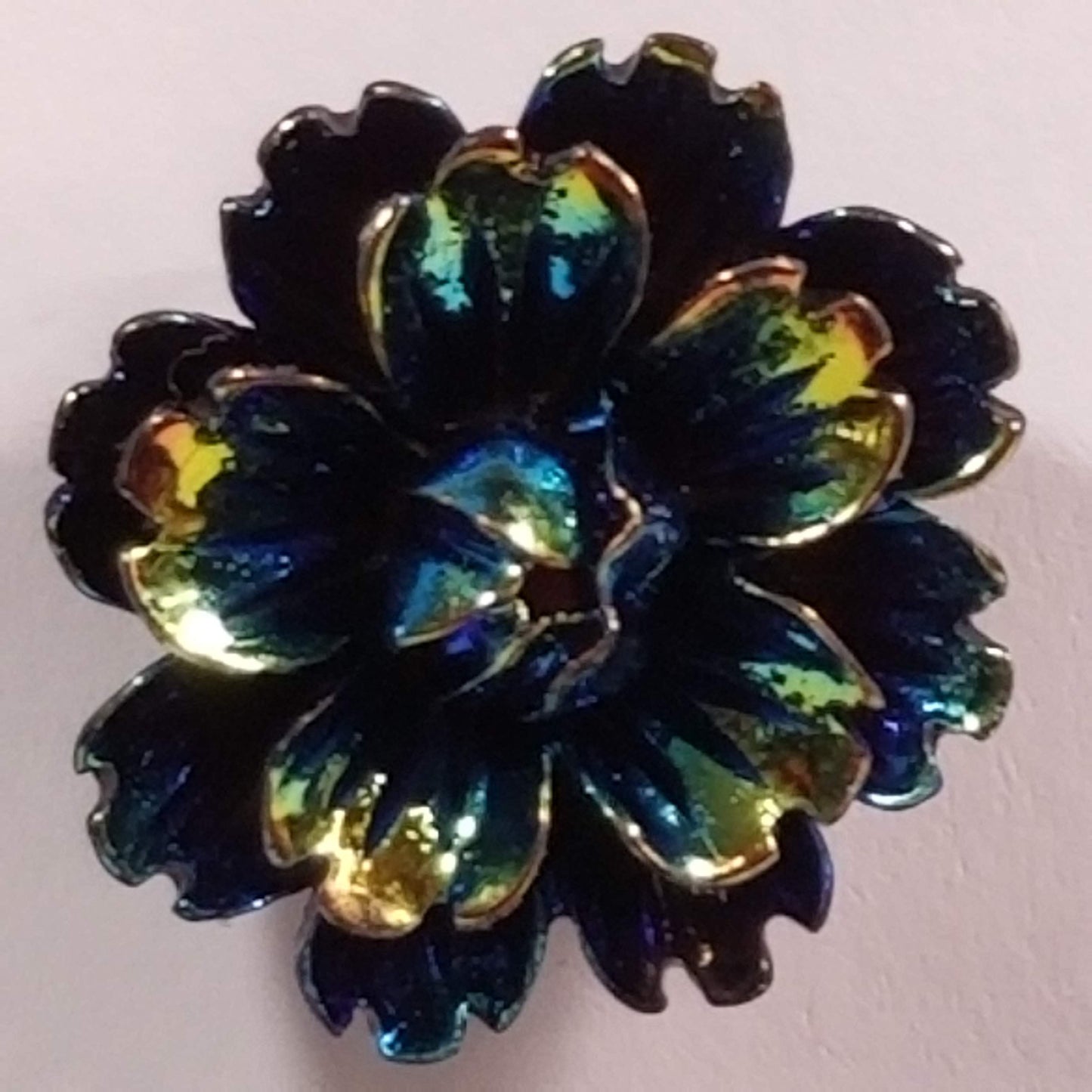 New Style, Camellia Cover Minder, Black with Aurora Borealis Coating 25mm
