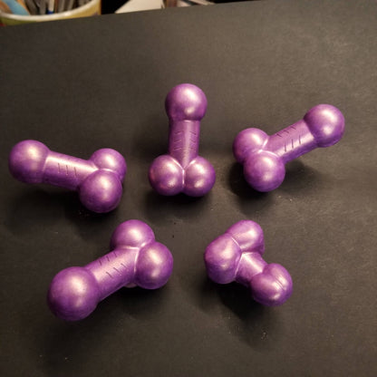 Cover Minder Pete is at your service, a penis shaped cover minder for diamond painting